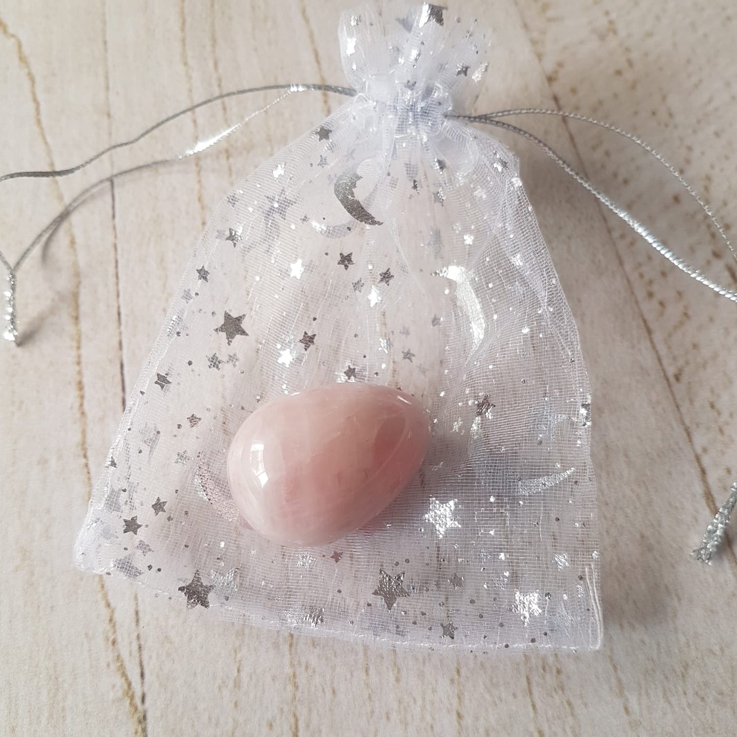 Huevo Yoni de Cuarzo Rosa.